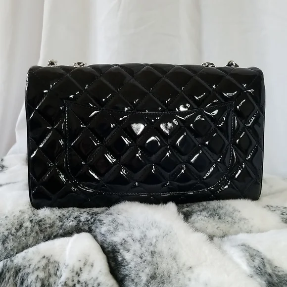 CHANEL Classic Flap Quilted Patent Bag. - Picture 2 of 16